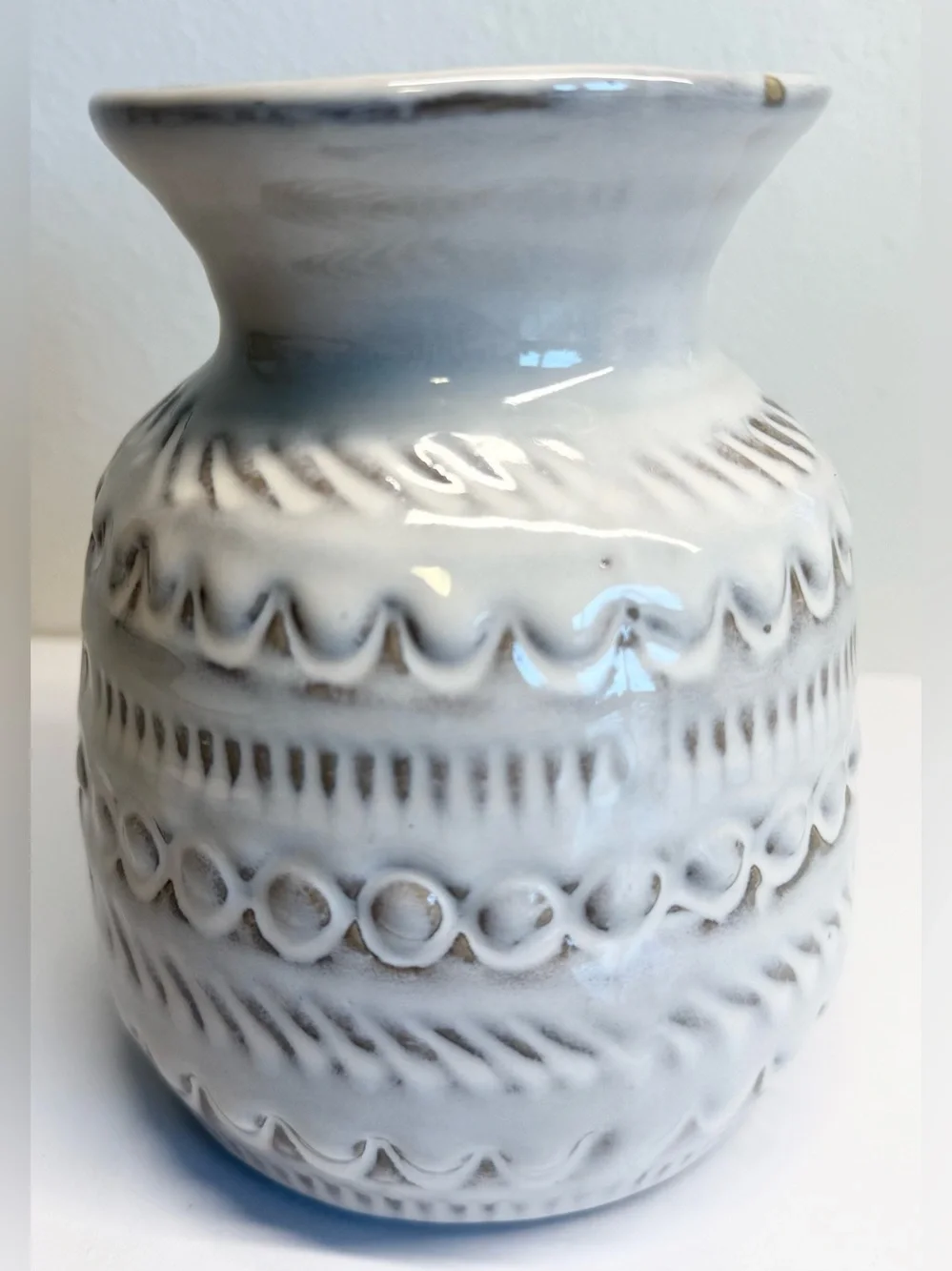 Magnolia textured ceramic